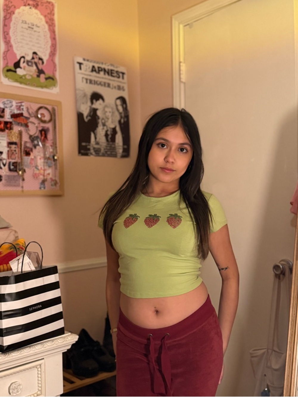 Forever 21 Lime Green Strawberry Graphic Crop Top - Picture 3 of 4
